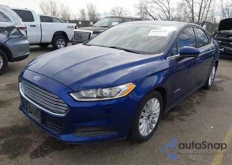 2015 Ford Fusion Hybrid S z USA, uszkodzony, nr VIN 3FA6P0UU4FR307902
